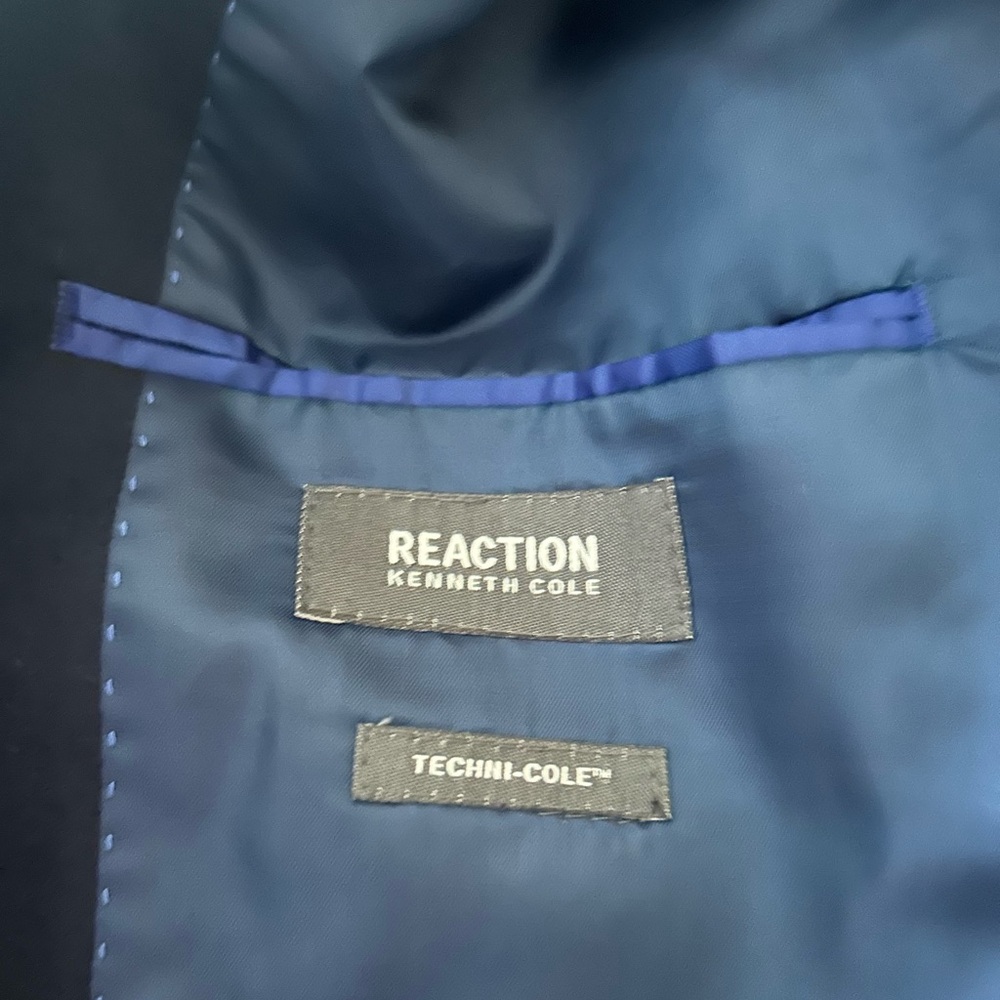 Reaction by Kenneth Cole techni-Cole blue sport coat-excellent condition